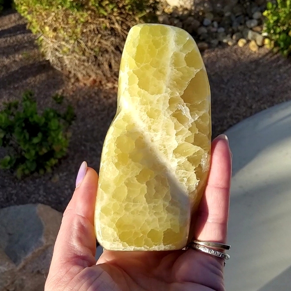 Beautiful Large Free Standing Lemon Calcite Free Form - Picture 4 of 17